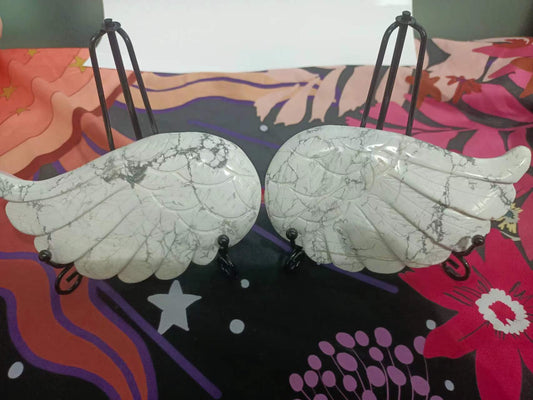 Howlite Angel wings